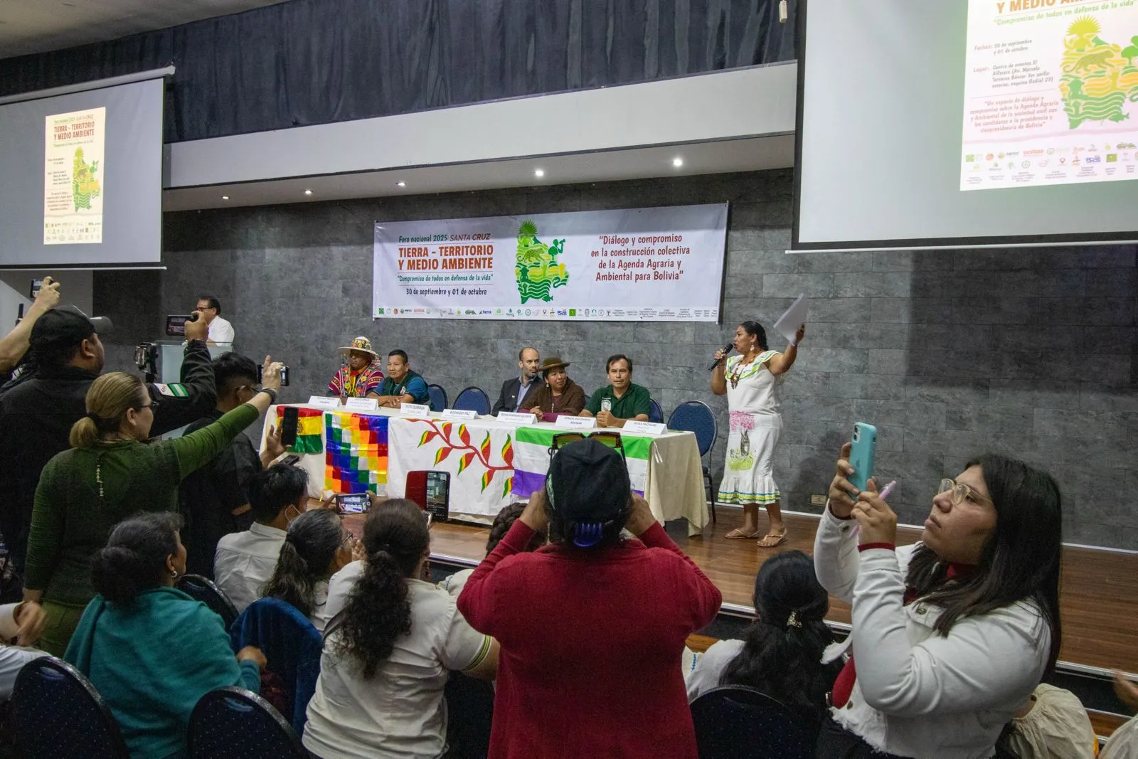 Rosa Pachurí, lamentó la ausencia de los candidatos a la presidencia de Bolivia. Foto: Cejis.