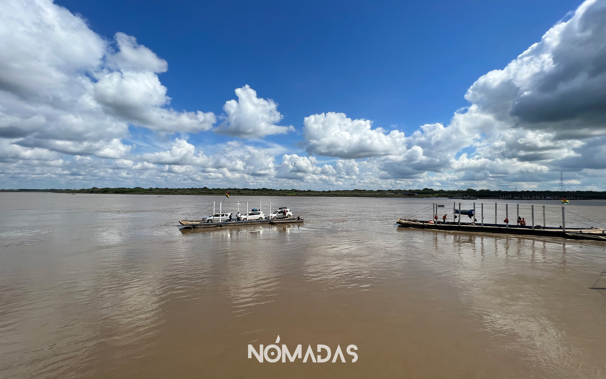 El transporte en la Amazonia Bolivia se adapta al agua y al clima, pero no sabemos hasta cuando. Foto: Lisa Corti.