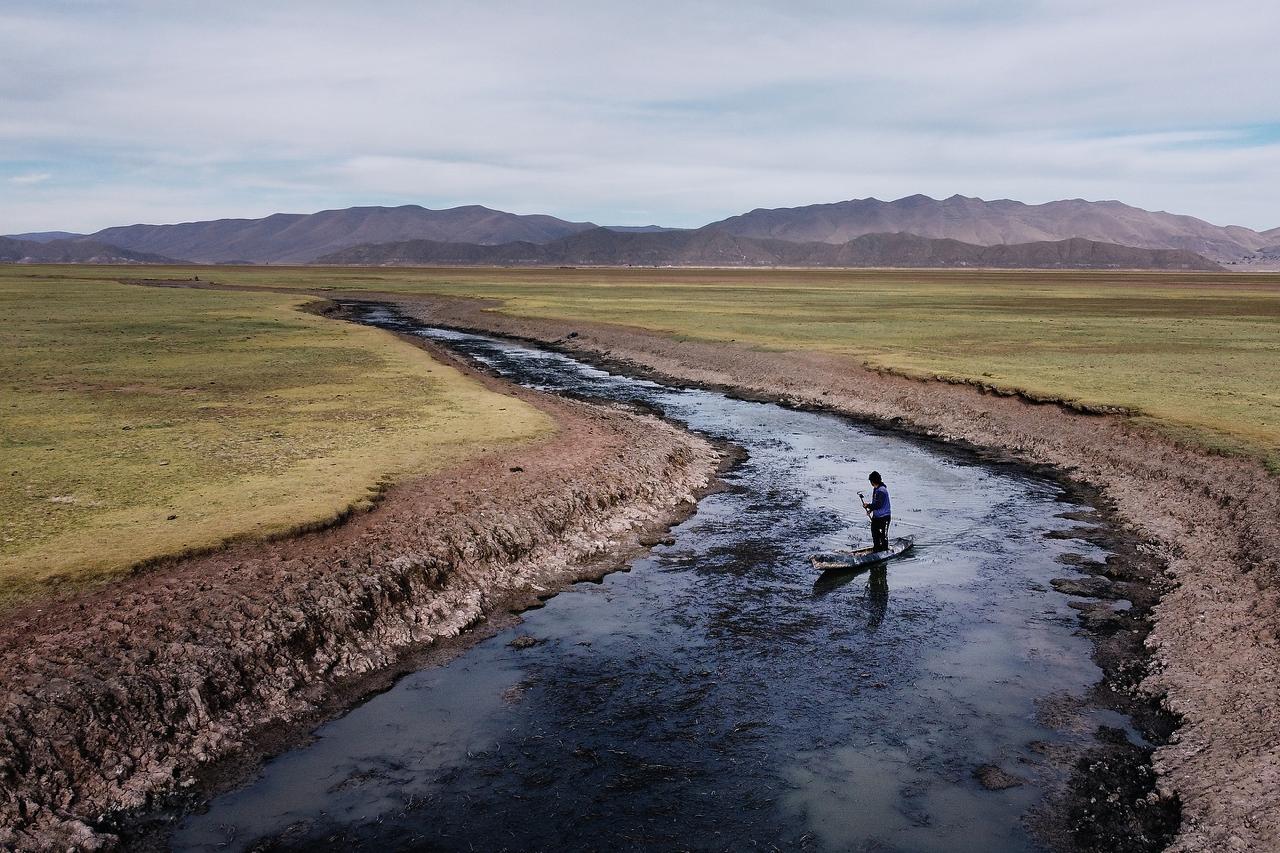 Pescando en el lago extinto, el título de la fotografía con la que Seoane ganó el premio internacional de Save the Children Latin America and Caribbean.