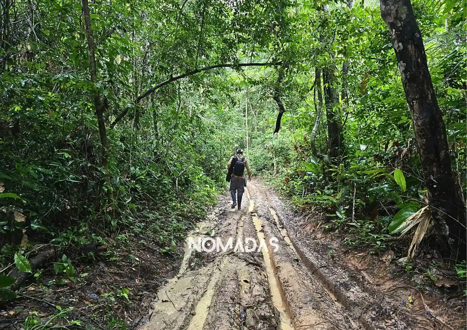 Roberto Navia, director de Revista Nómadas, en una expedición por el norte amazónico de Bolivia.