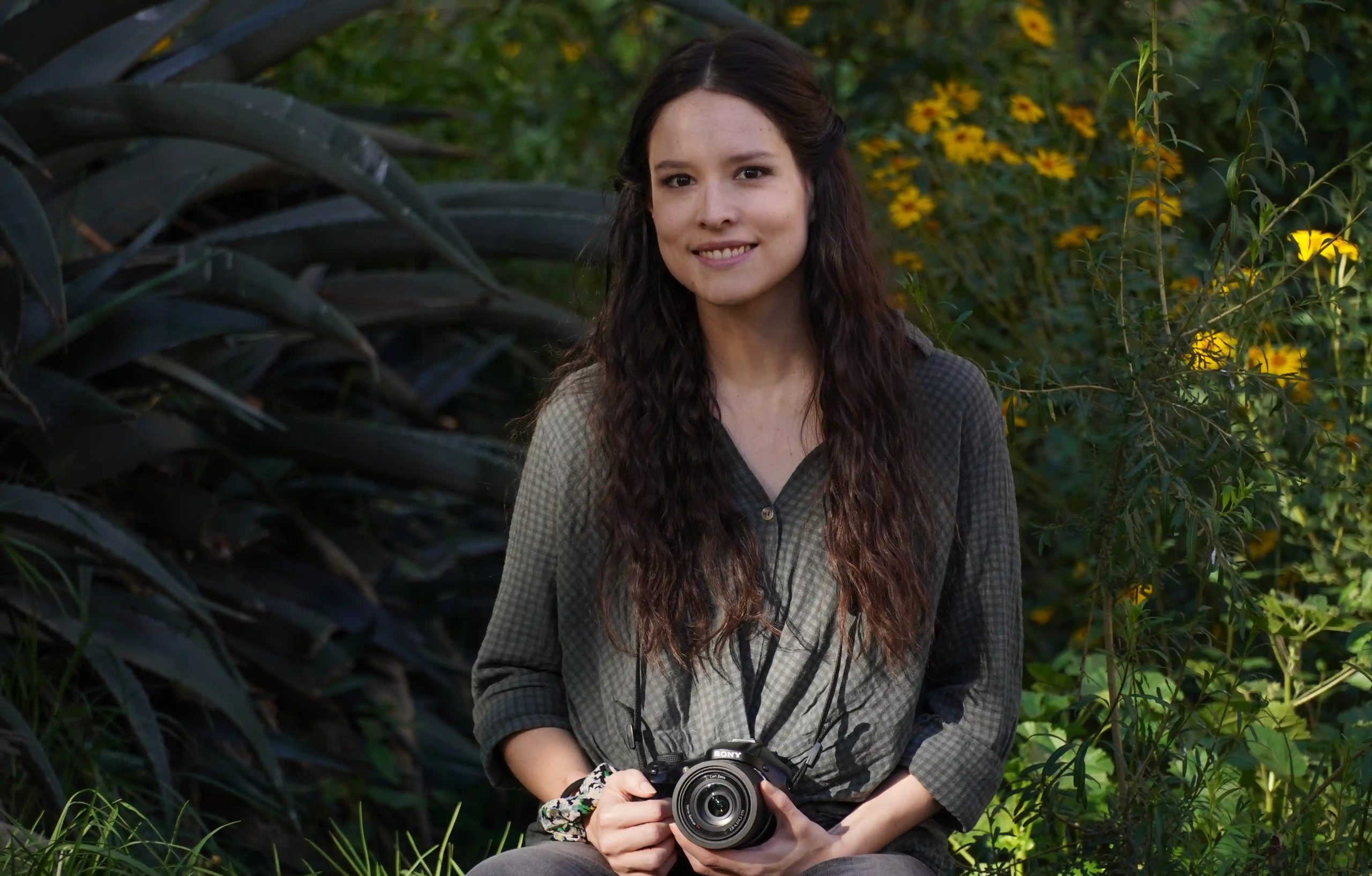 Es licenciada en Ciencias de la Comunicación Social por la Universidad Católica Boliviana y diplomada en Fotografía Social por la Universidad de Buenos Aires.