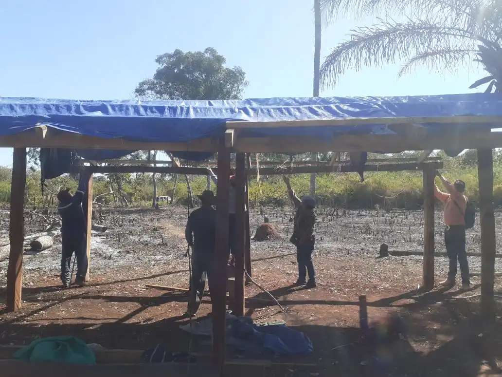 Las "casas" improvisadas que encontraron en Alto Paraguá.