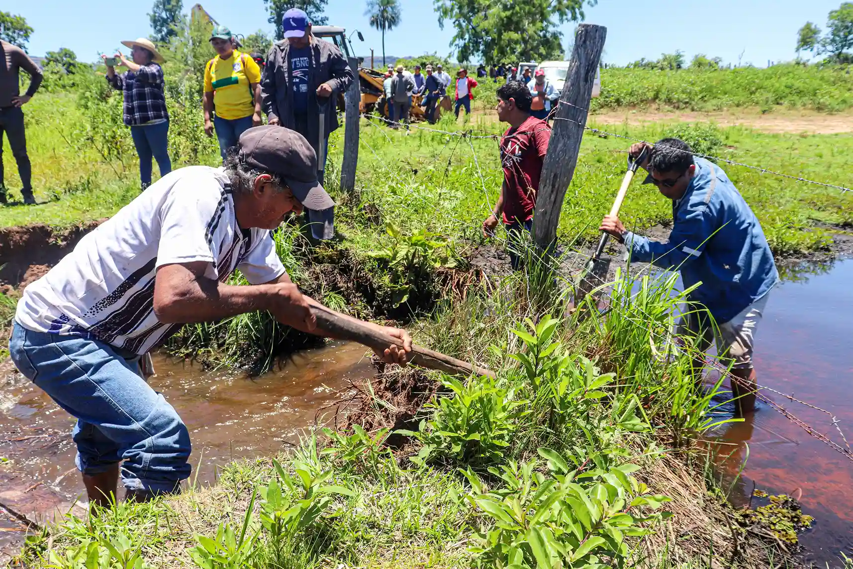 Comunarios de la TCO Turubó Este que participaron en la liberación del curso natural del río San Lorenzo San Lorenzo el 27 de diciembre  de 2024.