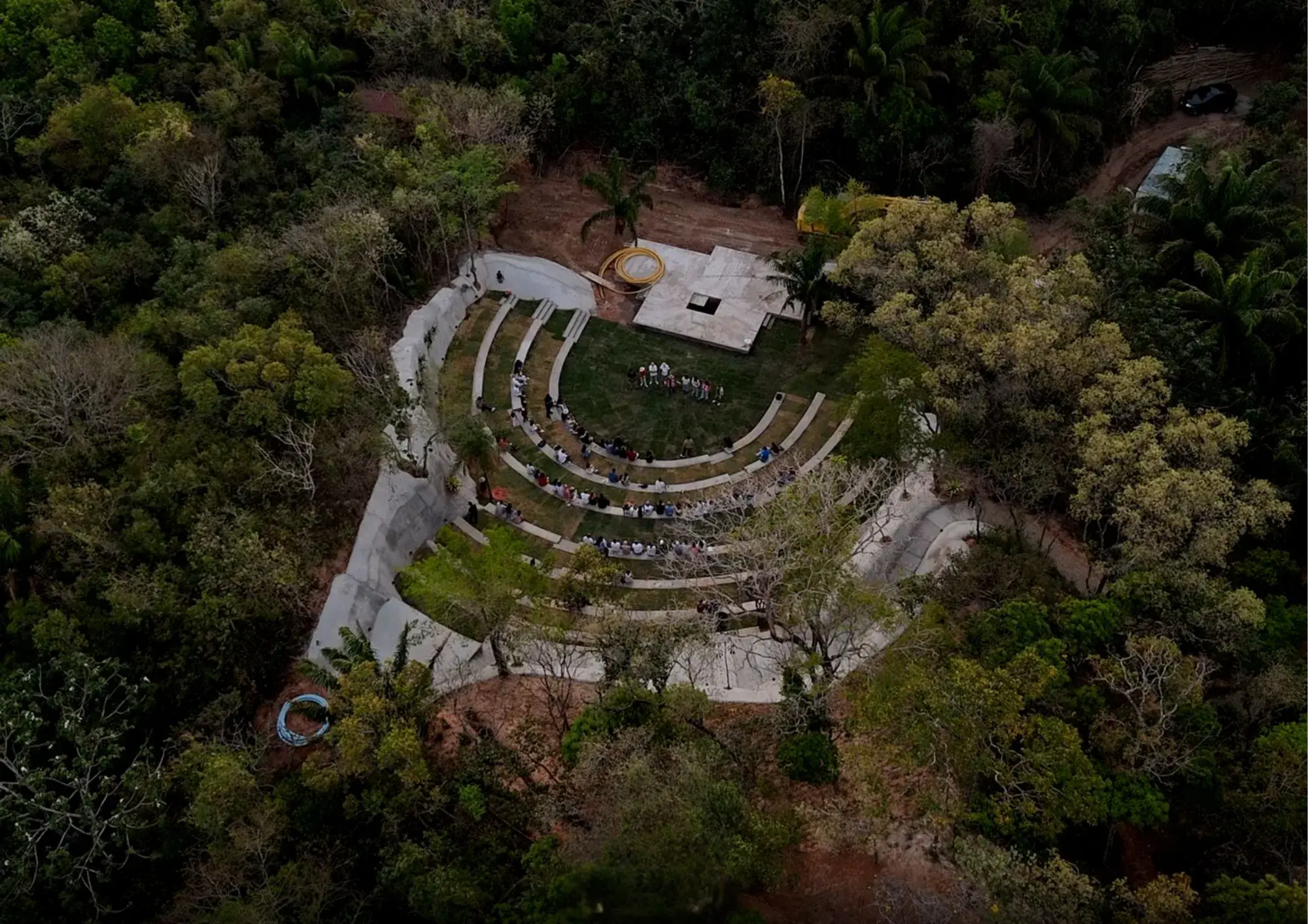 El Teatro de la Selva, entre la inmensidad verde del bosque de Porongo, un abrazo perfecto entre arte y naturaleza. Foto: Teatro de la selva.