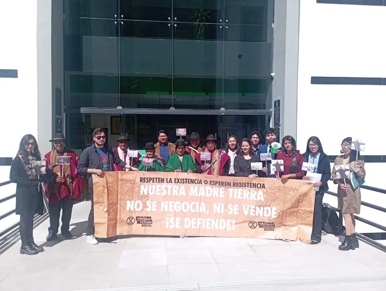 Los demandantes y activistas ambientales que se unieron a la defensa de los bosques.