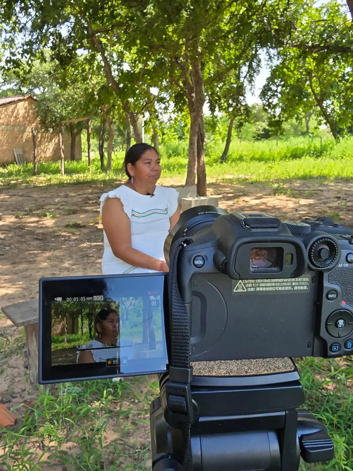 Rosa Pachurí, una de las seis mujeres de la Organización de Mujeres Indígenas Chiquitanas, durante el rodaje del documental. Foto: Karina Segovia.