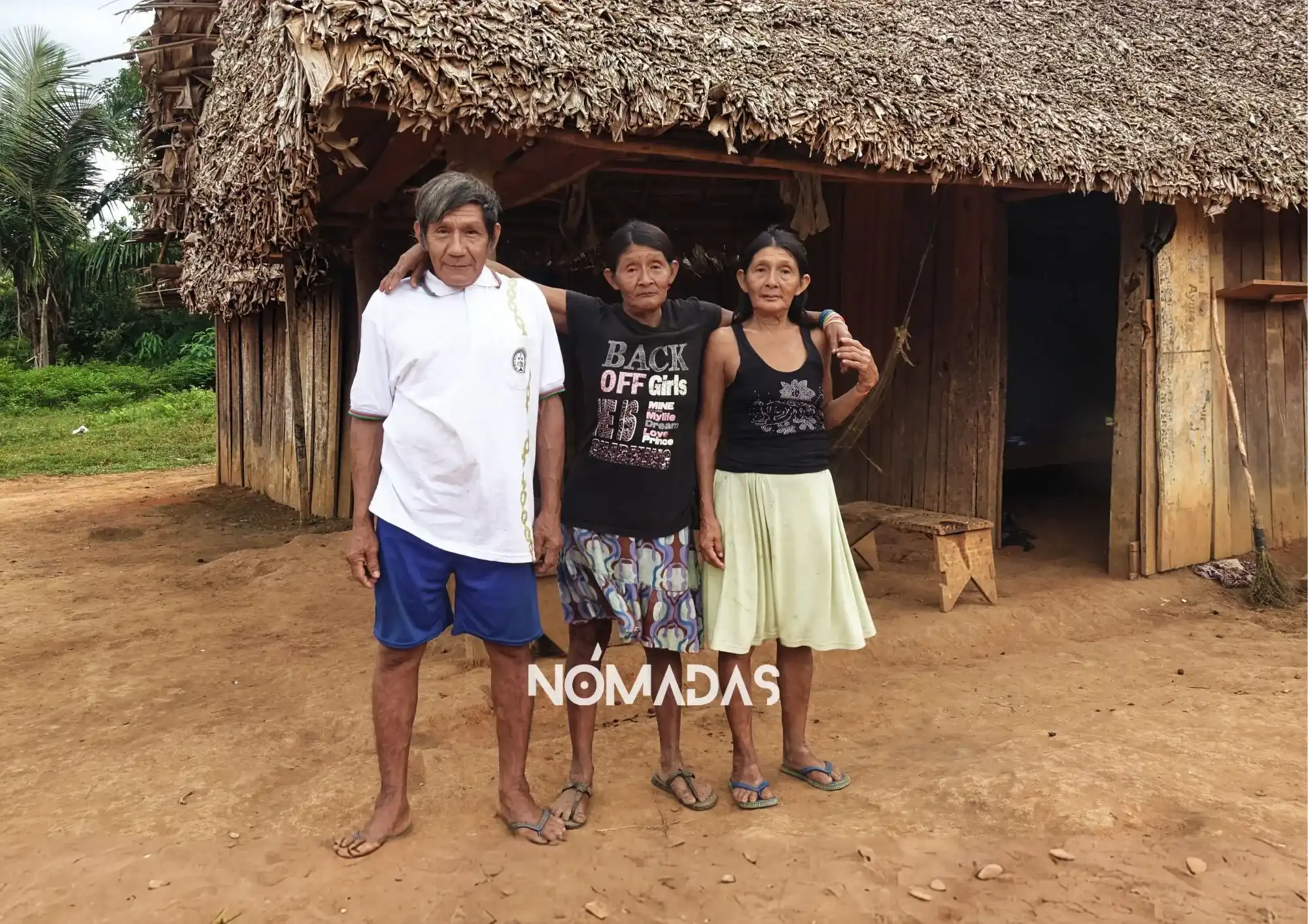 Buca, Toy y Busi, en Puerto Tujuré. Foto: Karina Segovia/Revista Nómadas.