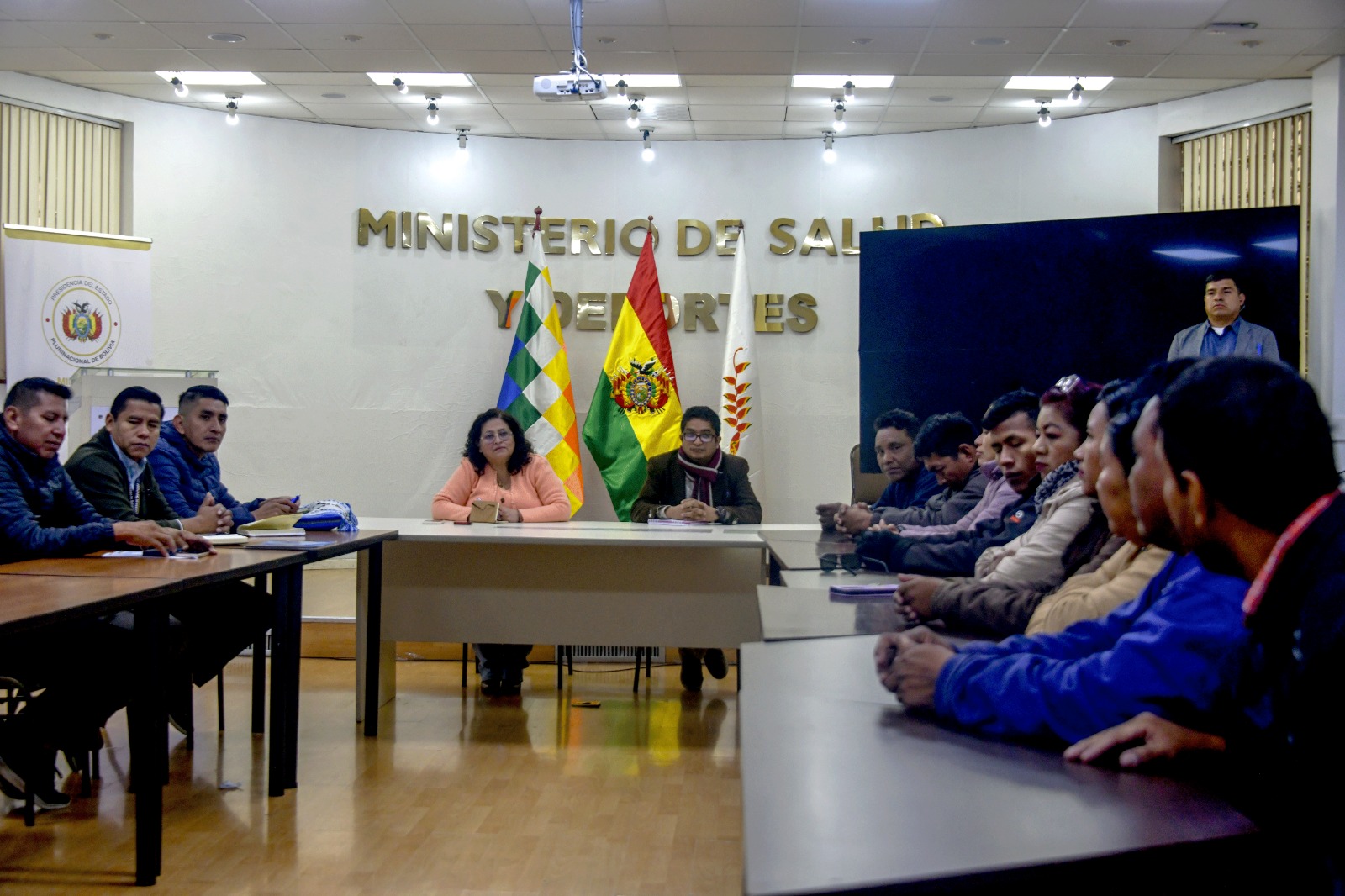 La dirigencia de las tres subcentrales del Tipnis durante la reunión con la ministra de Salud.