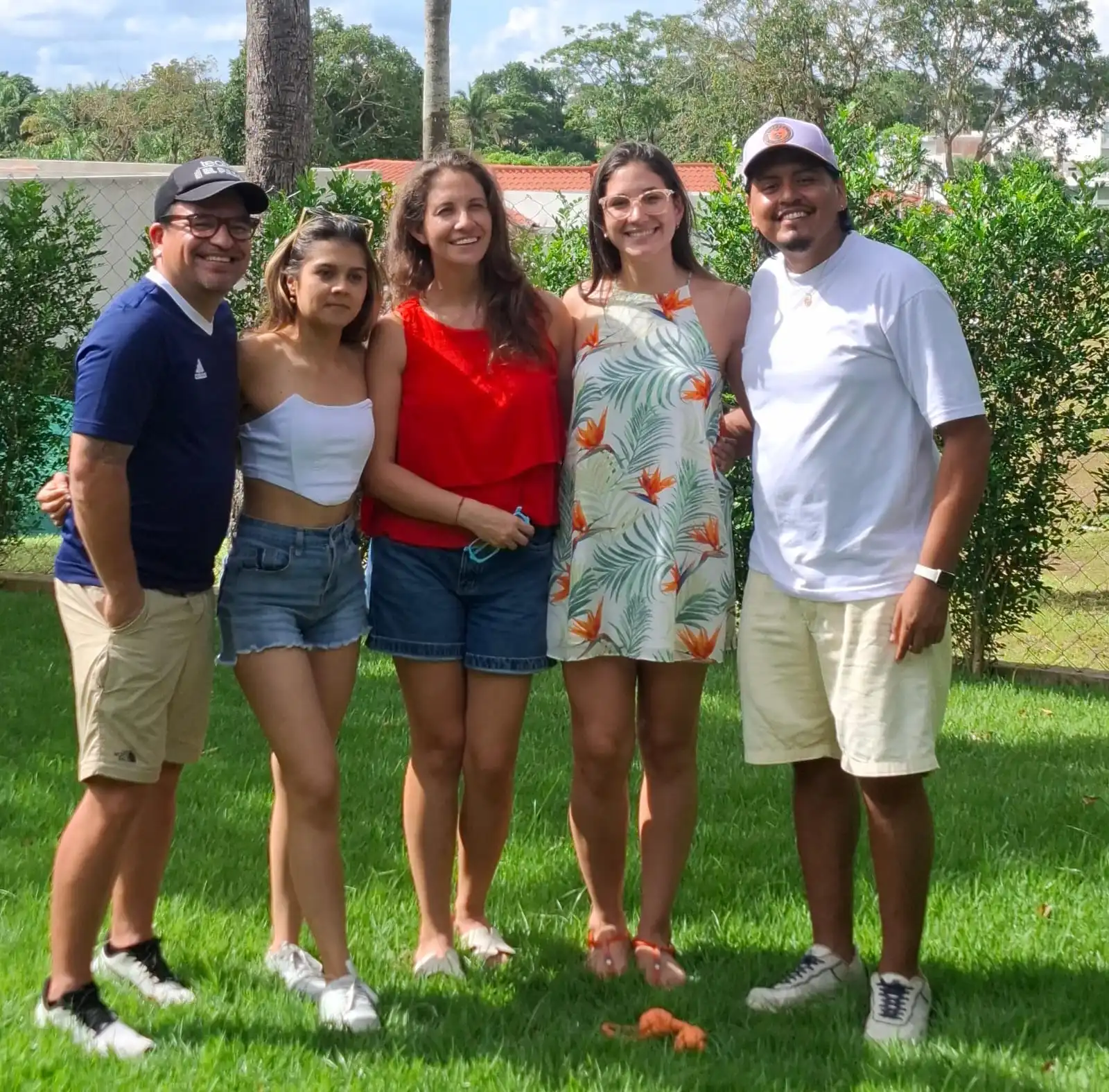 Los artistas que trabajan en la puesta en escena.