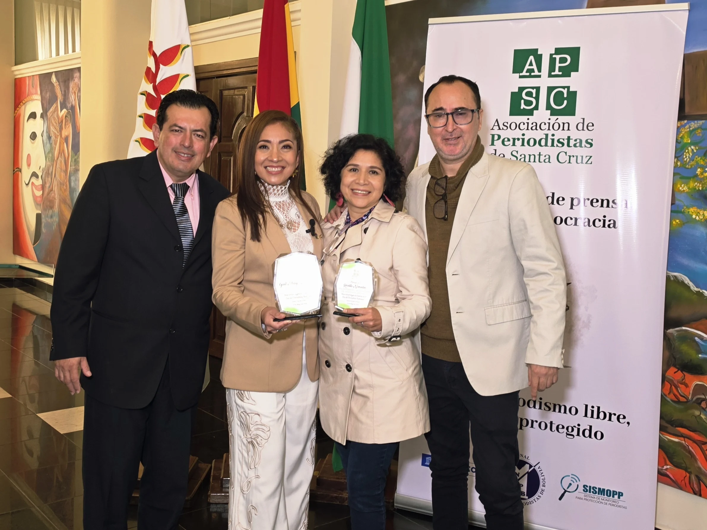 Marco Antonio Curi, Guill Maby Díaz, Karina Segovia y Roberto Navia.