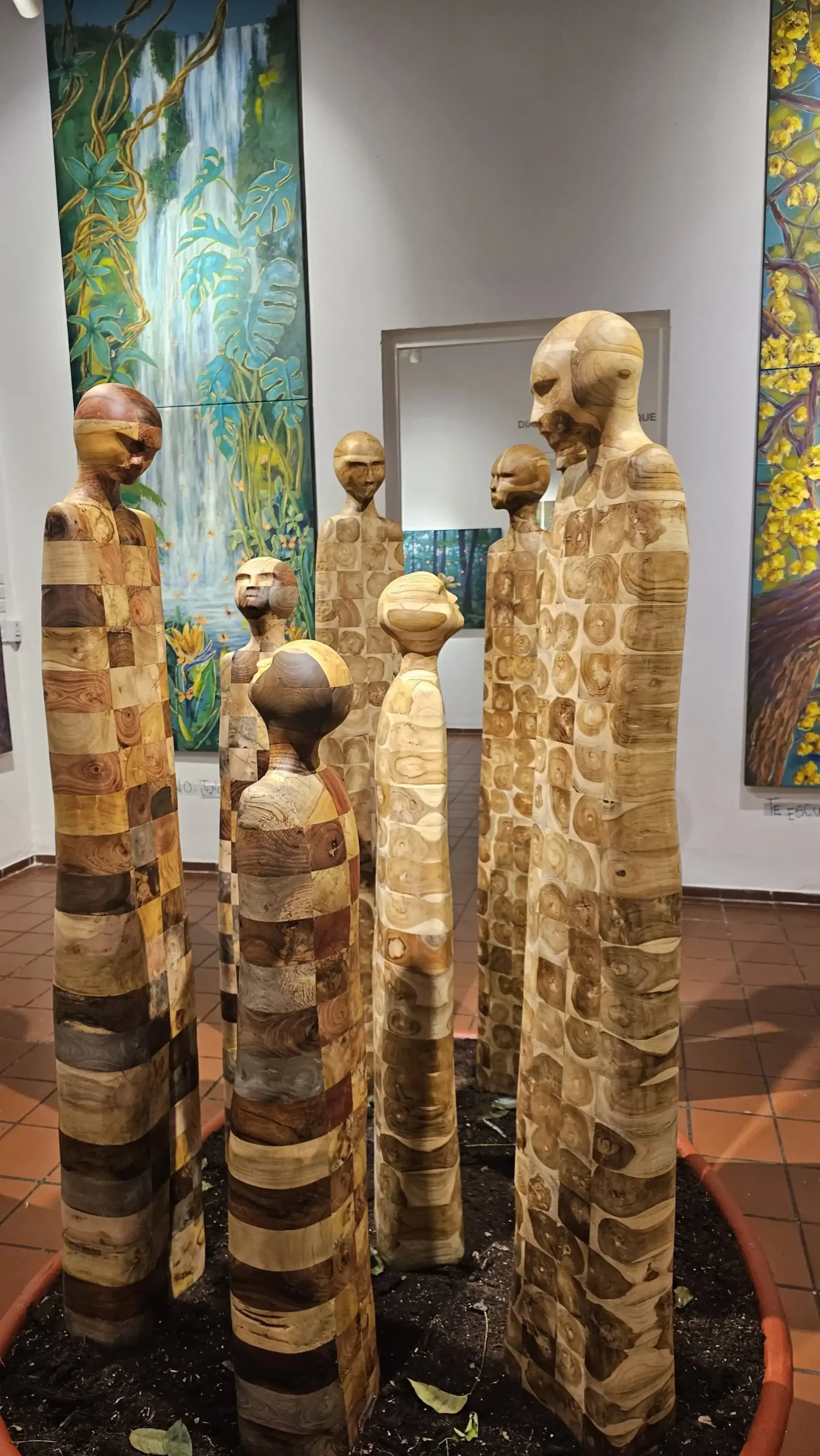 BOSQUE (3) Las obras de arte esperan en la Manzana 1.