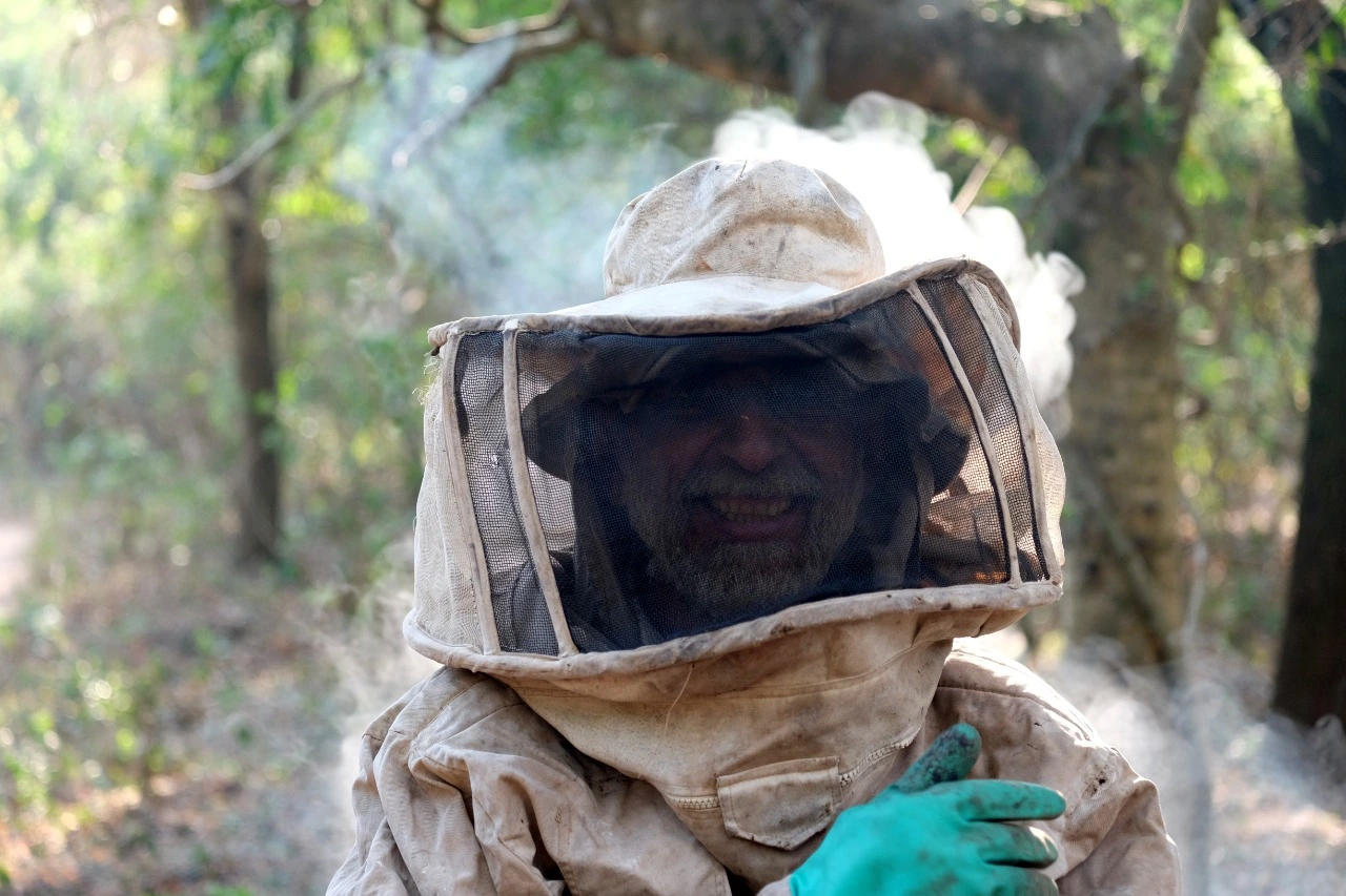 Las abejas bolivianas tienen la respuesta y Nilo Padilla la ciencia para demostrarlo. Con tu boleto de la rifa solidaria, ayudamos a que 20 años de investigación hecha en Bolivia lleguen a Argentina.